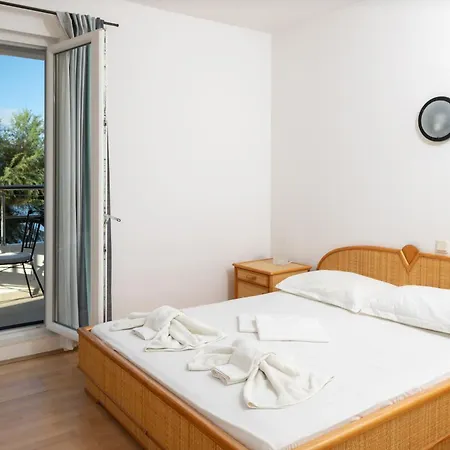 By The Sea Cove Pokrivenik, Hvar - 2069 3*