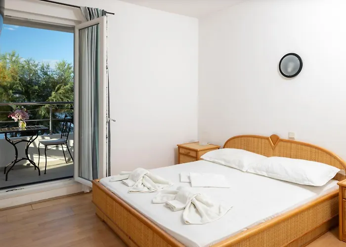 By The Sea Cove Pokrivenik, Hvar - 2069 3*