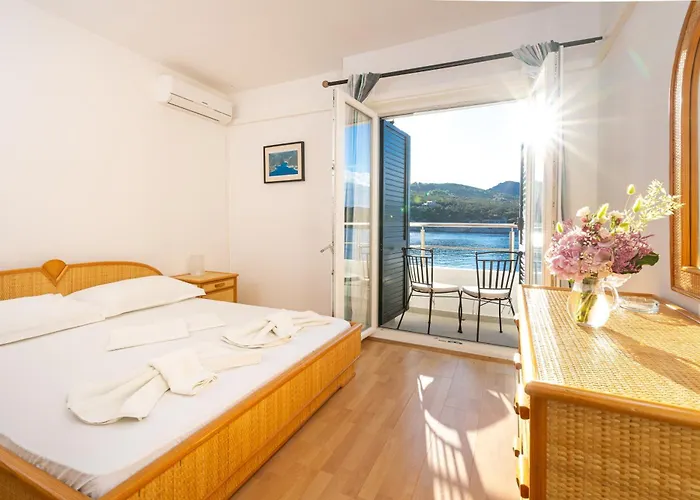 By The Sea Cove Pokrivenik, Hvar - 2069 3* Gdinj