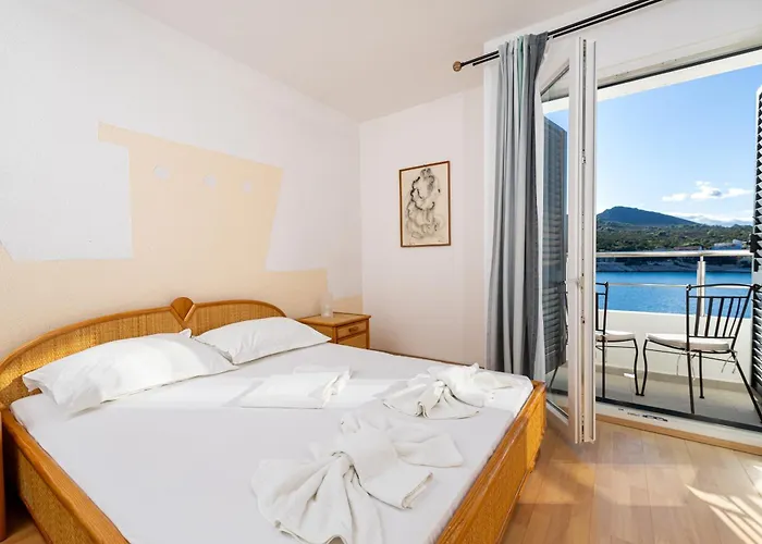 By The Sea Cove Pokrivenik, Hvar - 2069 Vendégház 3*