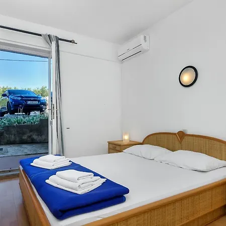 Guest house Rooms By The Sea Cove Pokrivenik, Hvar - 2069