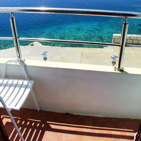 Guest house Rooms By The Sea Cove Pokrivenik, Hvar - 2069 Gdinj