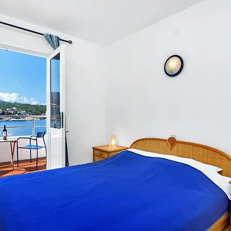 Guest house Rooms By The Sea Cove Pokrivenik, Hvar - 2069 Gdinj