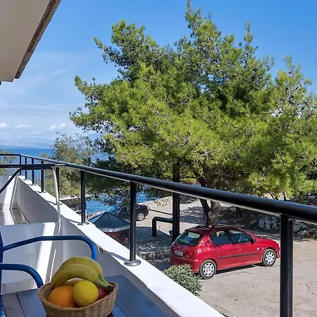 Guest house Rooms By The Sea Cove Pokrivenik, Hvar - 2069 Gdinj