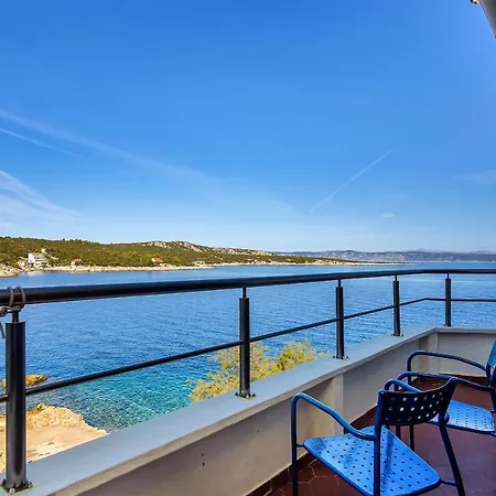 Guest house Rooms By The Sea Cove Pokrivenik, Hvar - 2069 3*