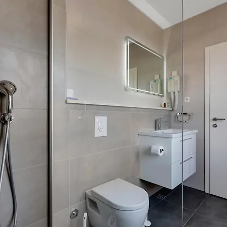 Guest house Rooms By The Sea Cove Pokrivenik, Hvar - 2069 Gdinj