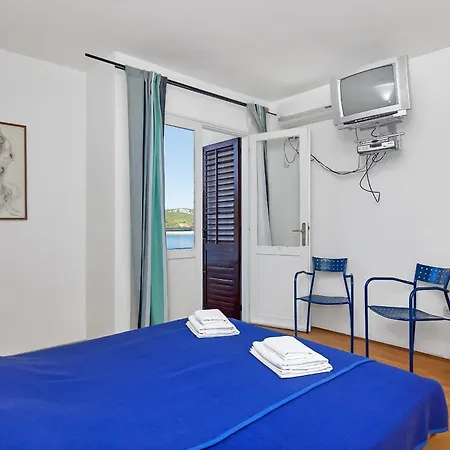 Rooms By The Sea Cove Pokrivenik, Hvar - 2069 Guest house