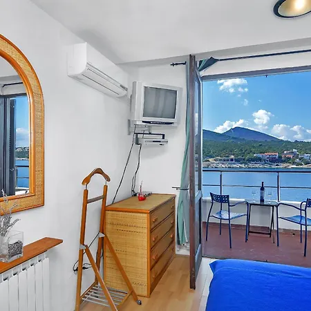 Rooms By The Sea Cove Pokrivenik, Hvar - 2069 Guest house 3*